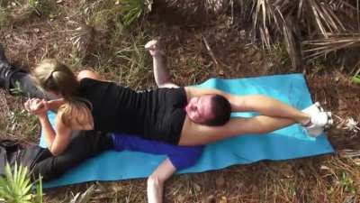 Loren Headscissor outside.