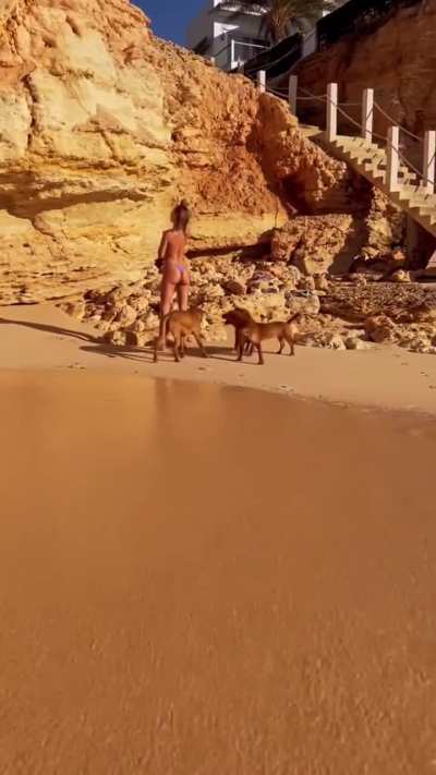 Beach day for Kimberley | IG March 2025