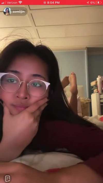 Can’t stop looking at her soles