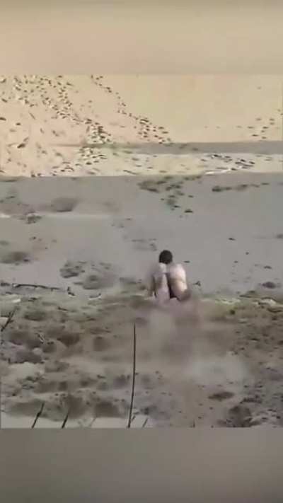 What an entrance 😂🏄‍♂️