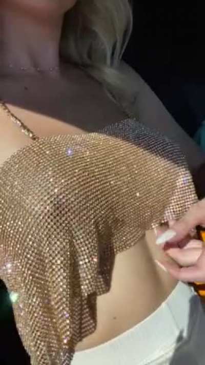 On my way to a concert and wanted to show you my top… and my titties!👻[ olivya_7080]