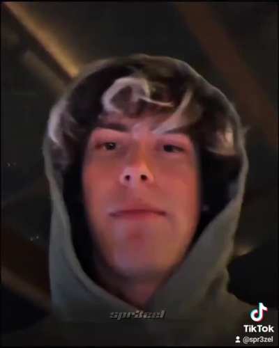 hola , se acuerda de mi? (probablemente no) soy spreezel perdí mi cuenta de tiktok con 31k 🤡
