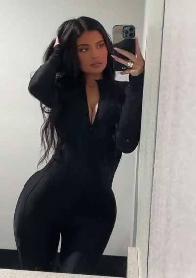 Babe in black