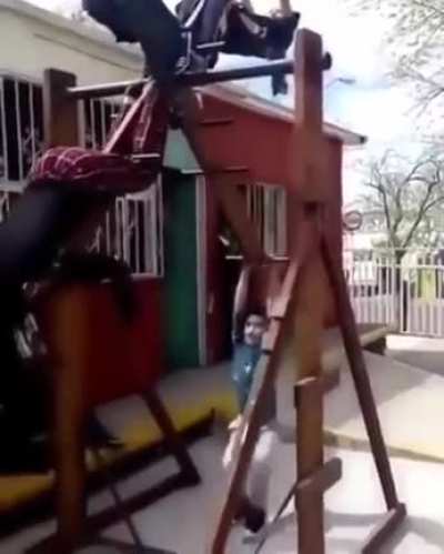 The children on the wheel go round and round