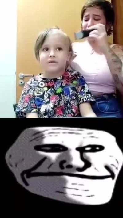(Renam vc disse que venceu o cancer certo, mas esta criança perdeu o cancer.) Por cornografista.
