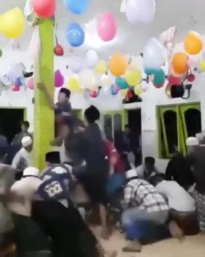 Revive Dulu, Baru Looting. (Ini tradisi ketika memperingati Maulid nabi)