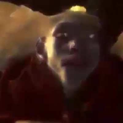 *yoen lágrimas esperando a que la joroba suba video a YouTube* el dromedario: *sube pedazos 