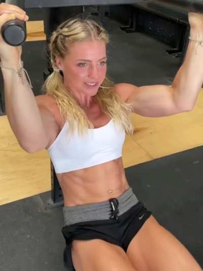 Claire Thomas [gif]