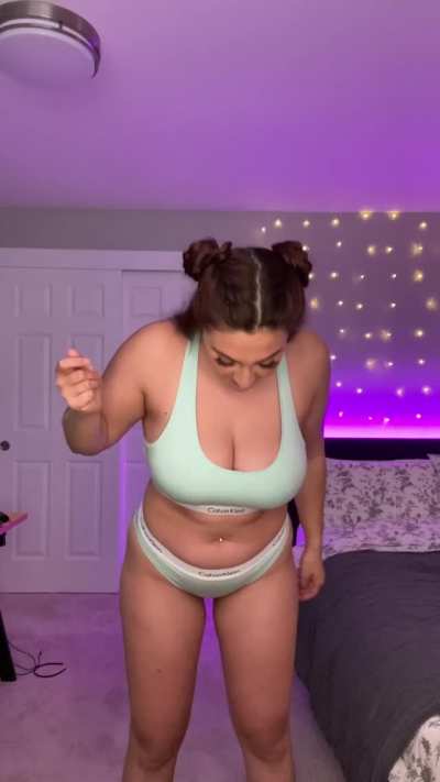 She is back , big boobies hasty<wbr>🔥💦so hawttyy