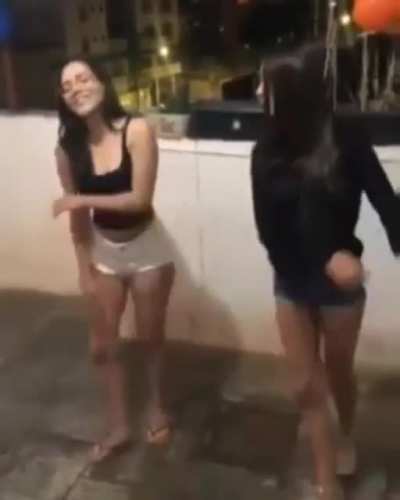 OLHA LÁ...