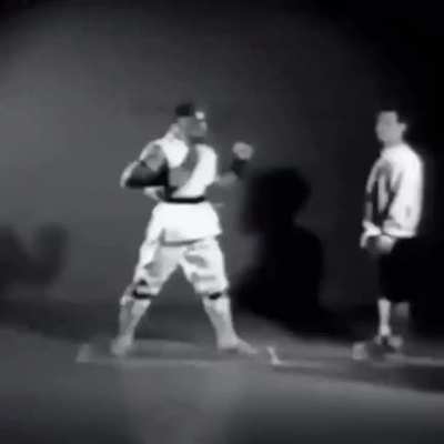 Original footage used to animate the first Mortal Kombat video game. (1990)