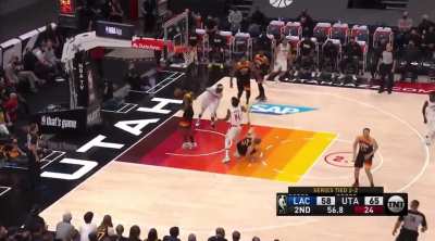 [Highlight] Joe Ingles flops to draw a loose ball foul by hip checking Terance Mann during a box out and Mann is having none of it. (Credit Justin Russo @flybyknite)