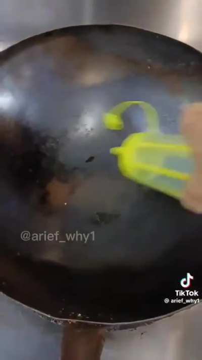 Cooking fried rice for Isreal