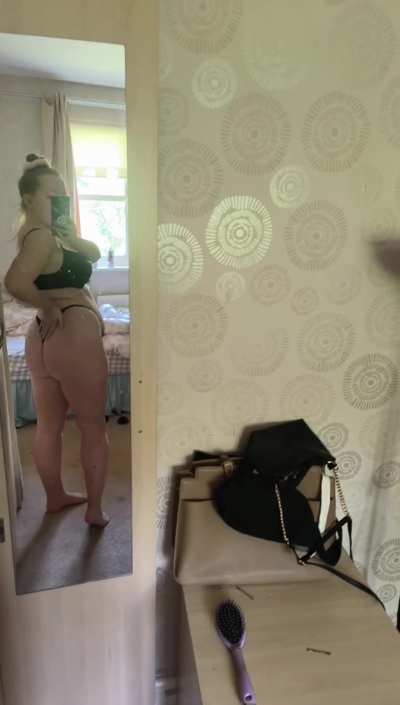 What do you think of my cute phat ass? 🍑 28F