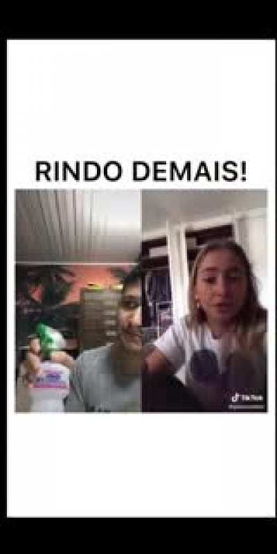 Demorei pra entender e depois demorei mais pra parar de rir