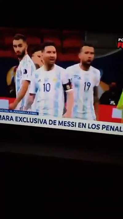 Messi shouting towards Yerry Mina after the Colombian's penalty was saved: 