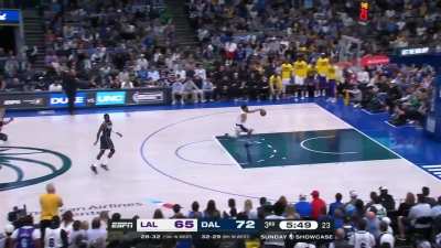 [Highlight] Jarred Vanderbilt gets his FOURTH Steal and throws a wild behind the head pass to Troy Brown Jr