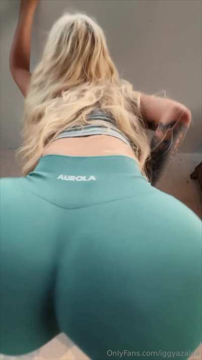 Iggyazalea clapping 