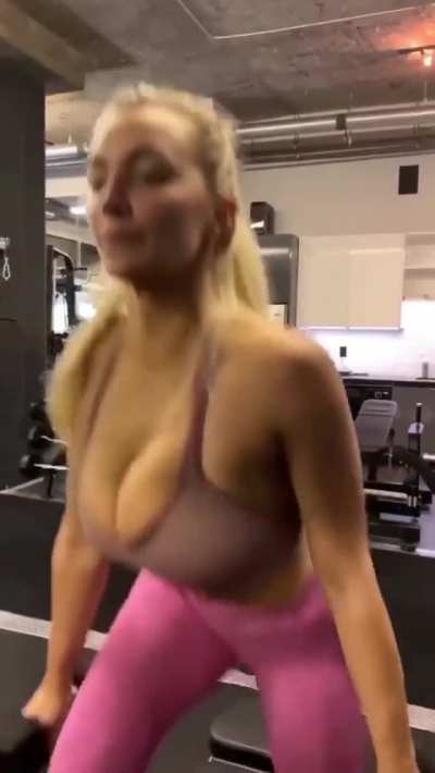 Big bouncy titties