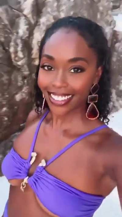 Nafessa Williams 