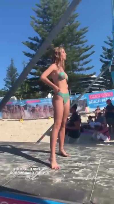Some boob bouncing 🔥 [Emily Feld]