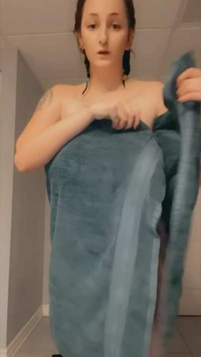 got out of the shower and decided to [reveal] my huge tits 🤤💦
