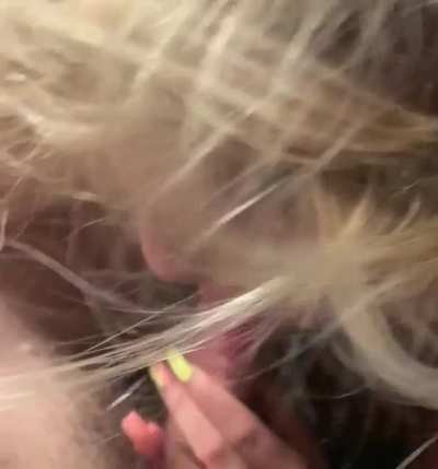 Sister gives good head