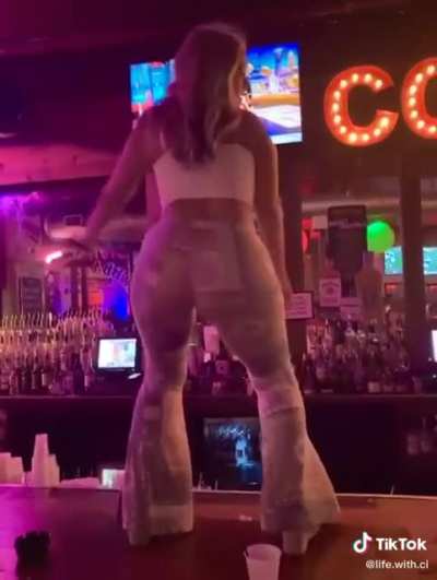 How every woman is gonna act this summer 🤣