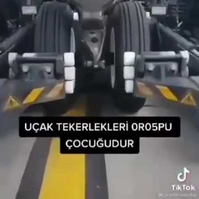 UÇAK TEKERLEKLERİ OROSPU ÇOCUĞUDUR