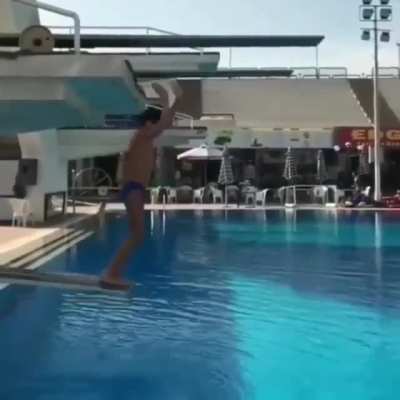 Competitive diver