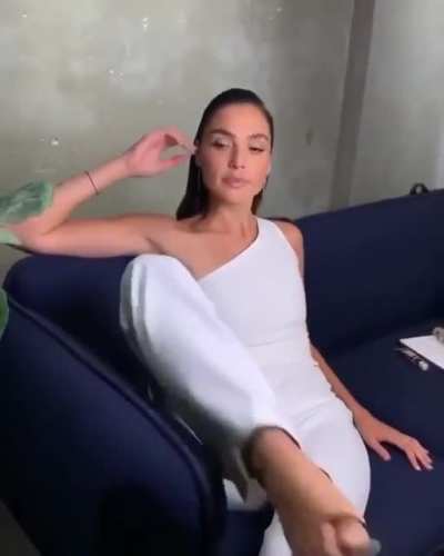 Effortlessly cute and sexy