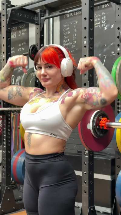 would you date a muscle mommy