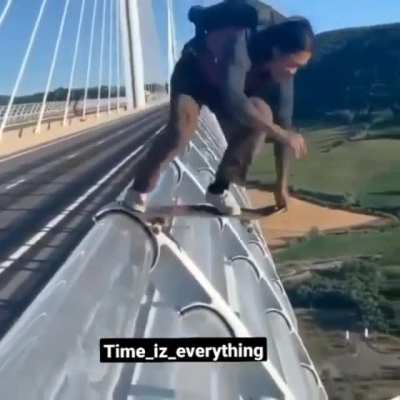 Bruh 😳😳