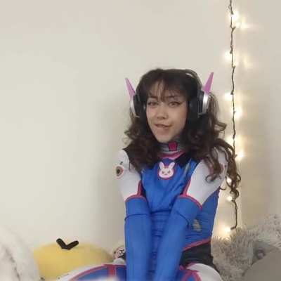 Dva Cosplay and a wet mess 💦✨