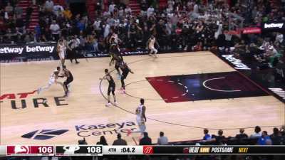[Highlight] Dejounte Murray hits a massive clutch triple in transition to take back the lead with a 2 seconds left