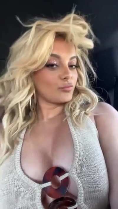 Her titties and tongue 