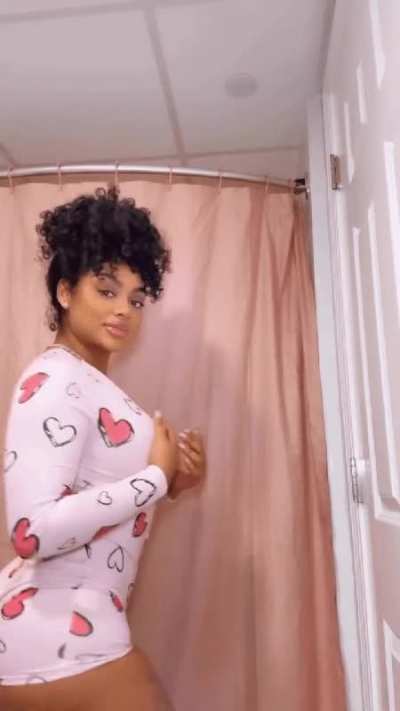Sexy in a heart-patterned pijama💕