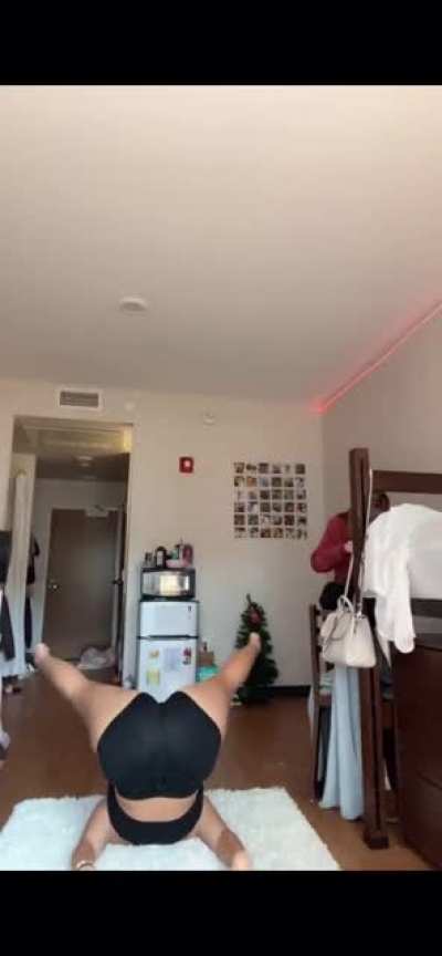 😳