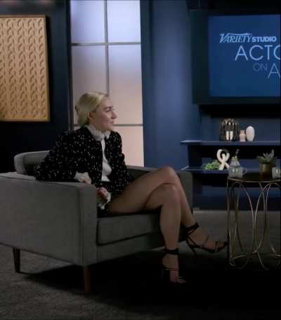 Saoirse Ronan needs her legs and feet fucked
