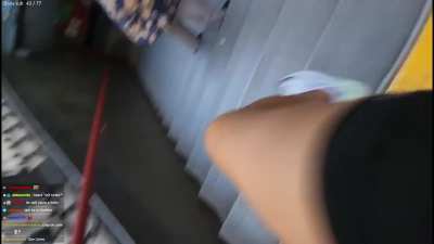 Le roban el celular a streamer coreana en Buenos Aires ( 