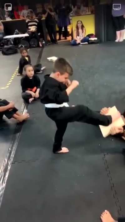 This is how our culture should be instead of screwing the morale of the kid by mocking. Really amazing