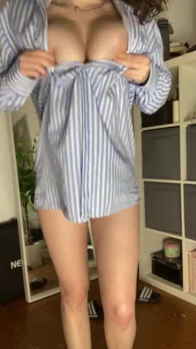 I need to wear a loose shirt like this to hide my big titties😈