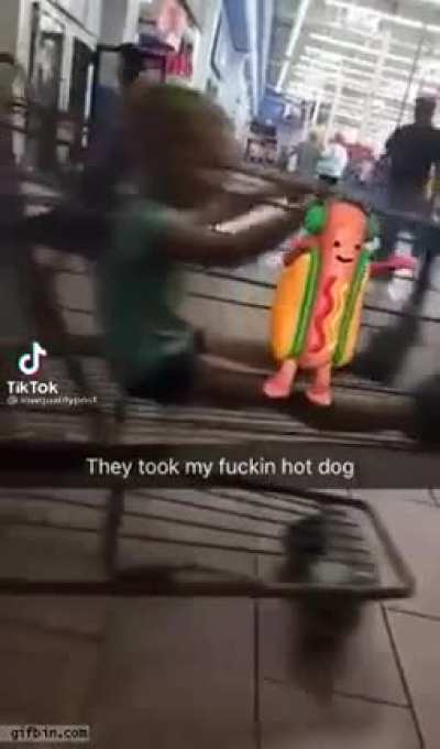 not the hotdog 😰