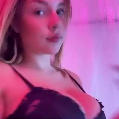 Sultry red neon