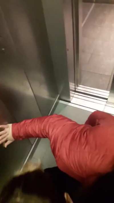 3 Sluts in an Elevator