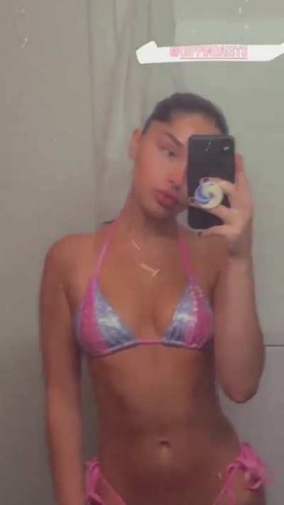Bikini Zoom