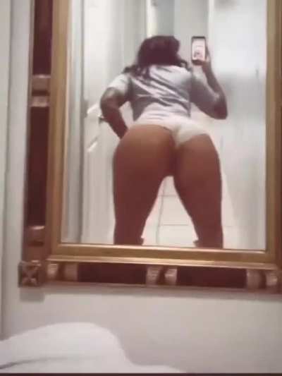 Ass bouncing like a basketball 🏀