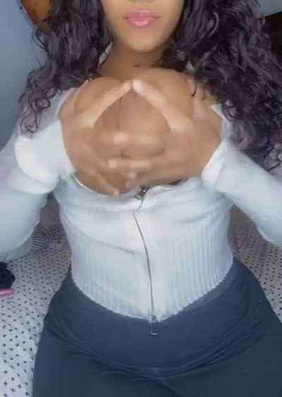 Do u think i have pretty boobs?