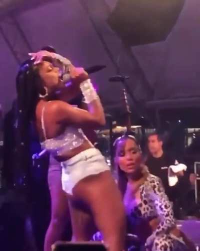 MC Rebecca e Anitta