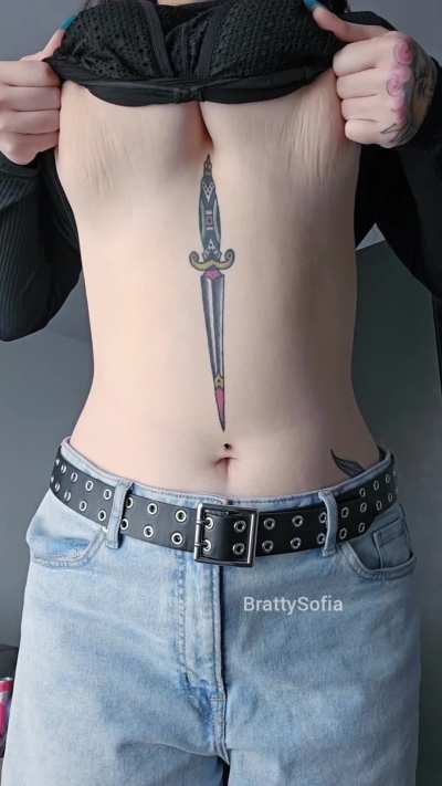 Huge goth titty reveal